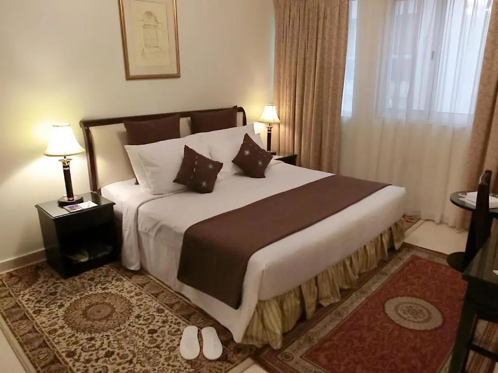 Al Muraqabat Plaza Hotel Apartments Dubai 3*,